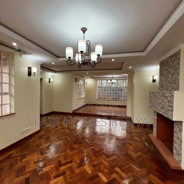 5bdrm Townhouse/Terrace in Lavington Green for sale