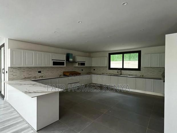 5bdrm Townhouse/Terrace in Chalbi Drive, Lavington for sale