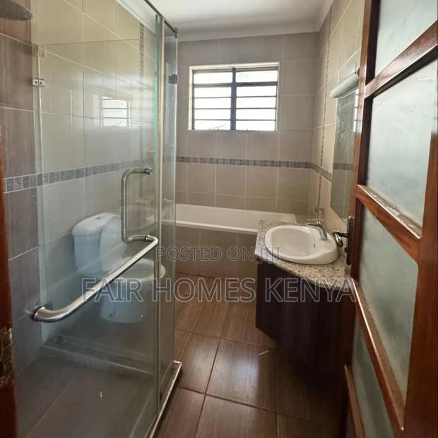 5bdrm Townhouse/Terrace in Convent Drive, Lavington for sale