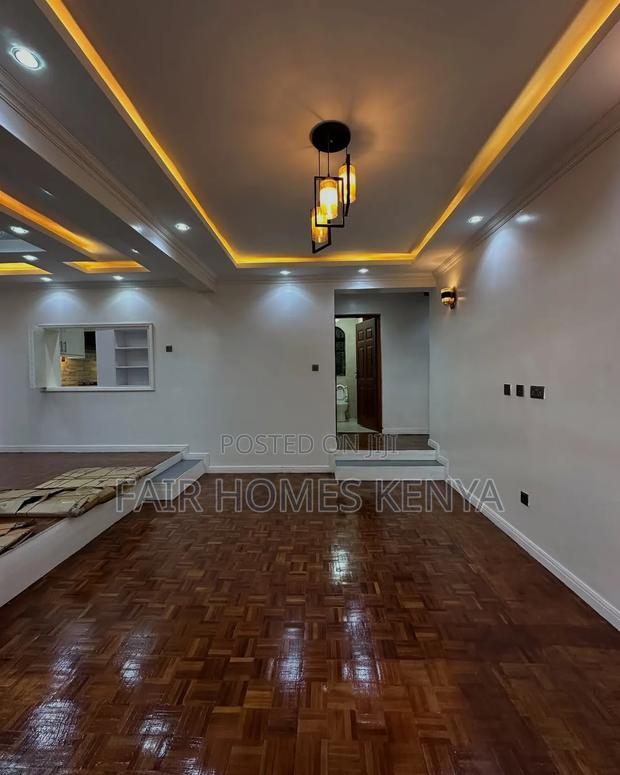 4bdrm Townhouse / Terrace in Lavington Green for rent