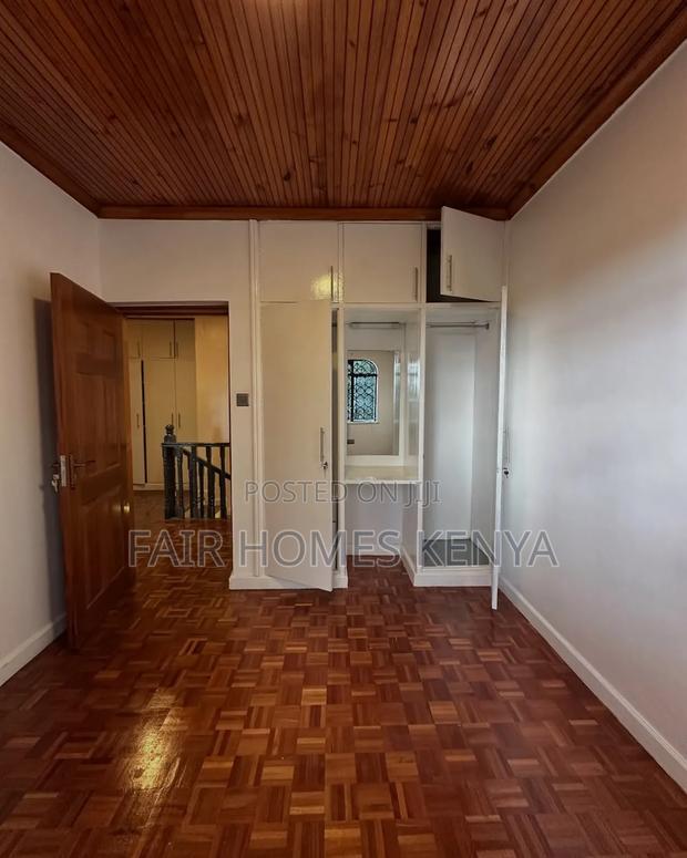 4bdrm Townhouse / Terrace in Lavington Green for rent