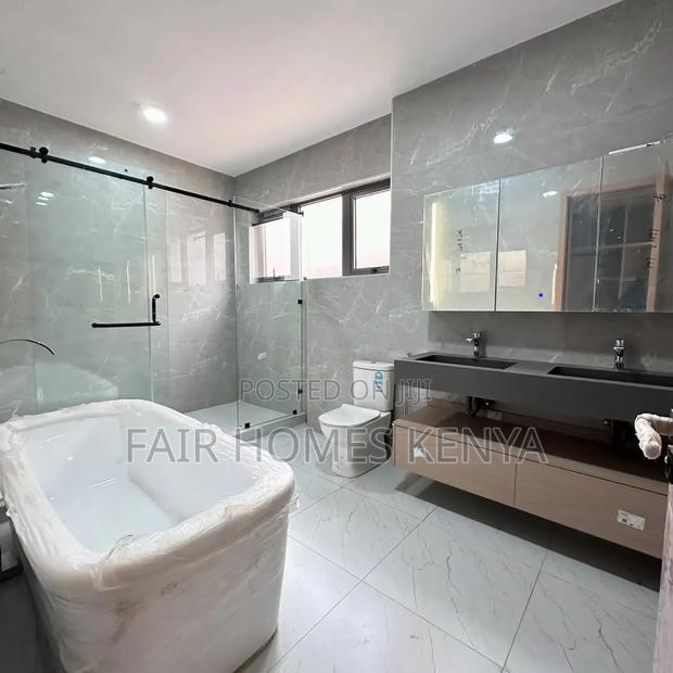6bdrm Townhouse/Terrace in Lavington Green for sale