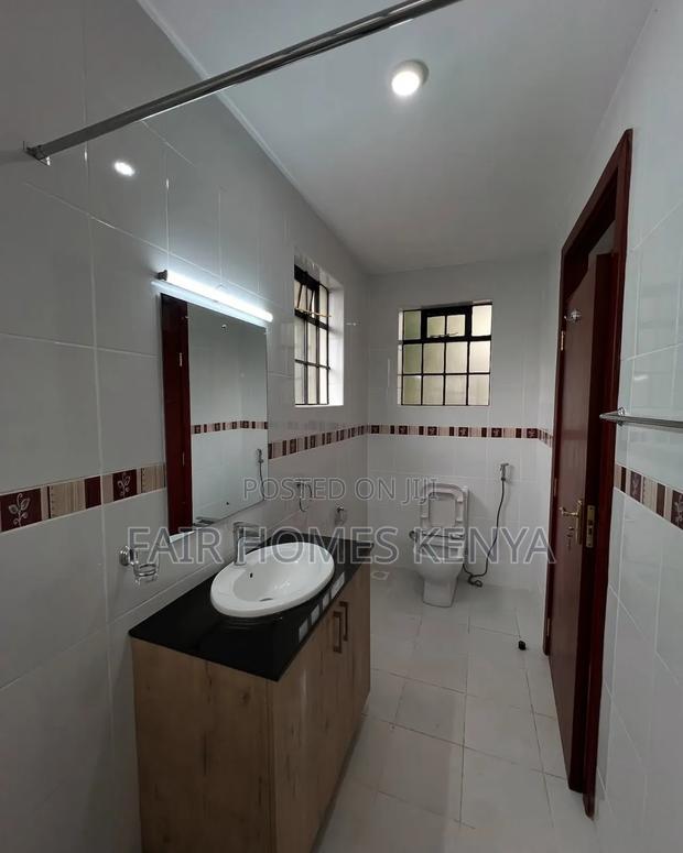3bdrm Townhouse / Terrace in Lavington Green for rent