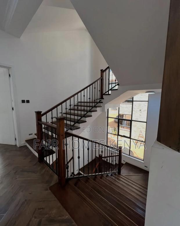 4bdrm Townhouse/Terrace in Lavington Green for sale