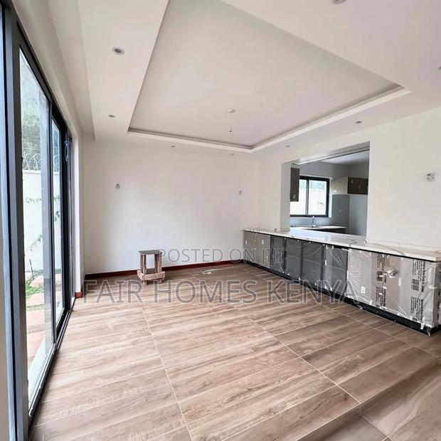 6bdrm Townhouse/Terrace in Lavington Green for sale