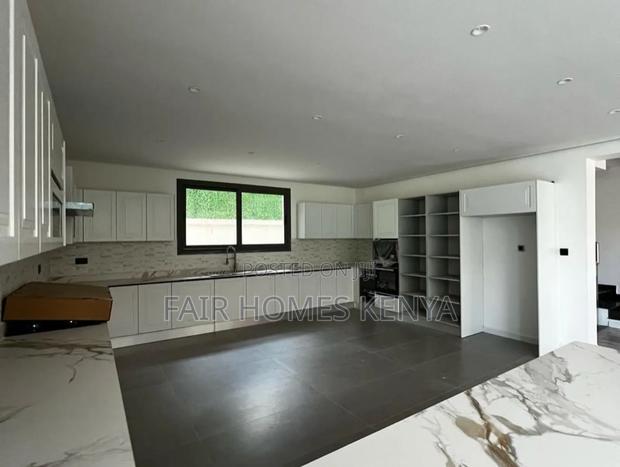 5bdrm Townhouse/Terrace in Chalbi Drive, Lavington for sale