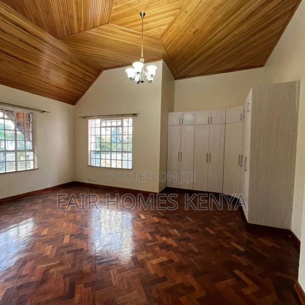 5bdrm Townhouse/Terrace in Lavington Green for sale