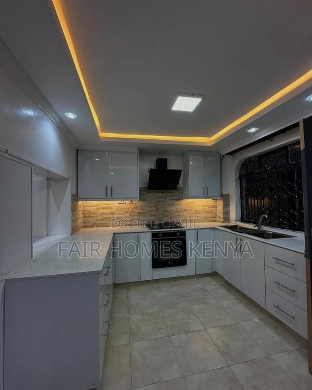 4bdrm Townhouse / Terrace in Lavington Green for rent