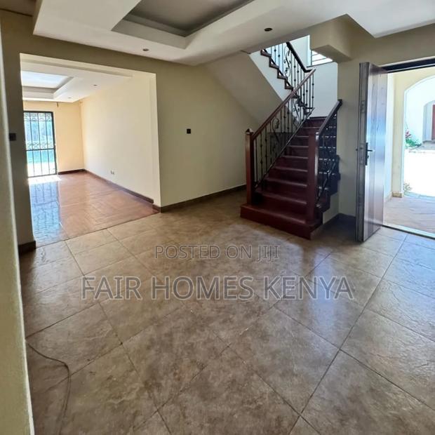5bdrm Townhouse/Terrace in Convent Drive, Lavington for sale
