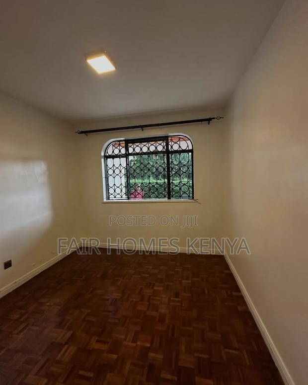 4bdrm Townhouse / Terrace in Lavington Green for rent
