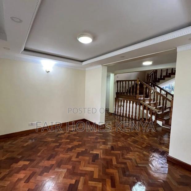 5bdrm Townhouse/Terrace in Lavington Green for sale