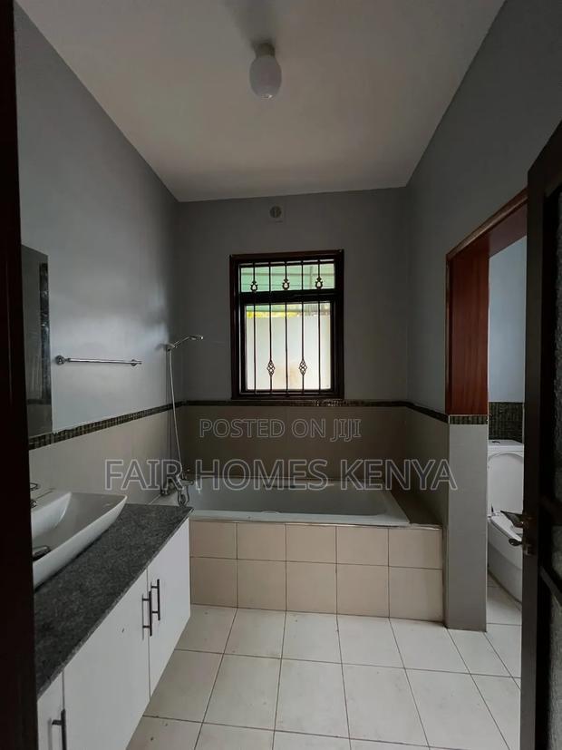 5bdrm Townhouse / Terrace in Kabasiran Avenue, Lavington for rent