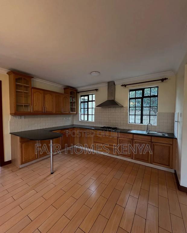 3bdrm Townhouse / Terrace in Lavington Green for rent