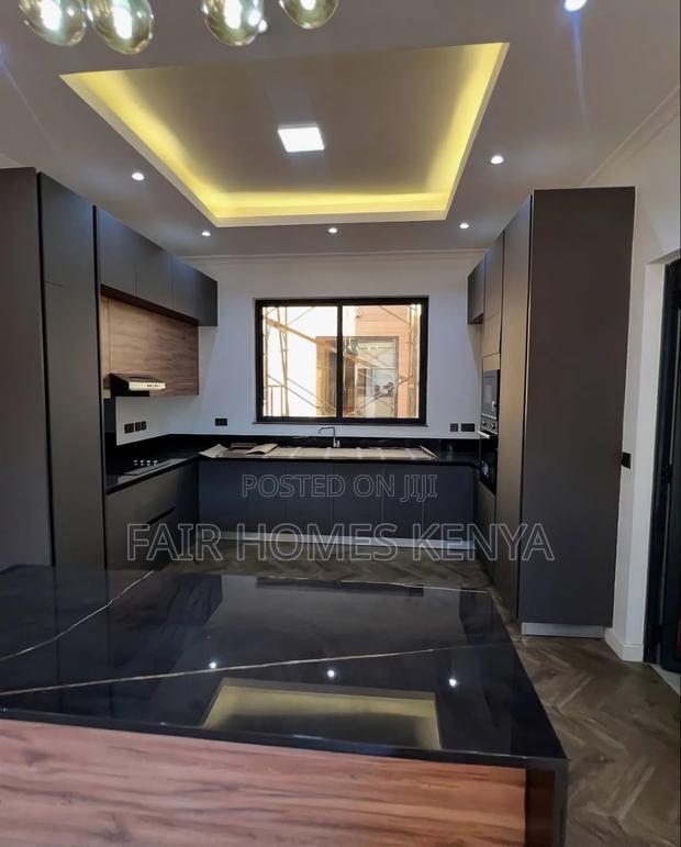 4bdrm Townhouse/Terrace in Lavington Green for sale