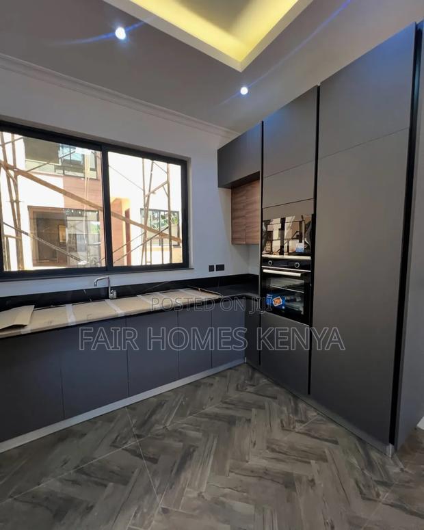 4bdrm Townhouse/Terrace in Lavington Green for sale