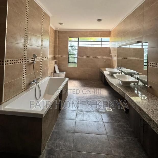 5bdrm Townhouse/Terrace in Convent Drive, Lavington for sale