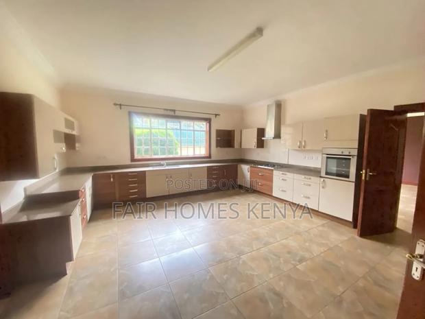 4bdrm Townhouse / Terrace in Maji Mazuri, Lavington for rent