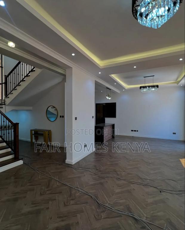 4bdrm Townhouse/Terrace in Lavington Green for sale