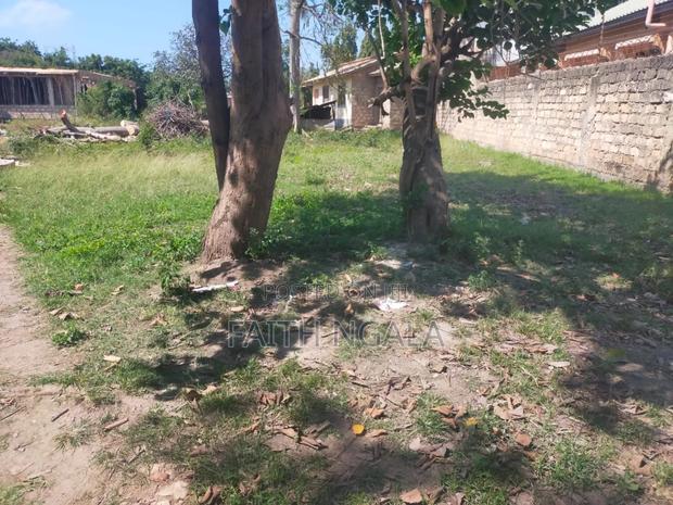 50by100 Plot in JCC Area Bamburi With Freehold Title at 3.2m