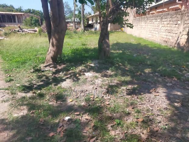 50by100 Plot in JCC Area Bamburi With Freehold Title at 3.2m