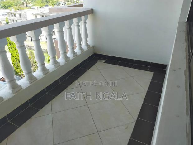 3bdrm Apartment in Kizingo for sale