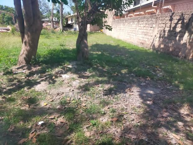 50by100 Plot in JCC Area Bamburi With Freehold Title at 3.2m