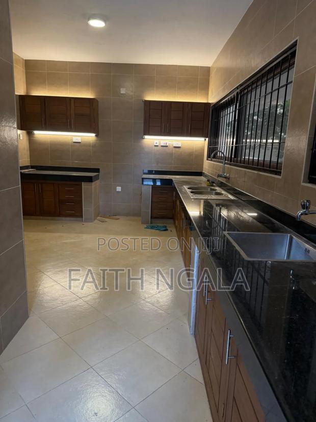 5bdrm Maisonette in Nyali for rent