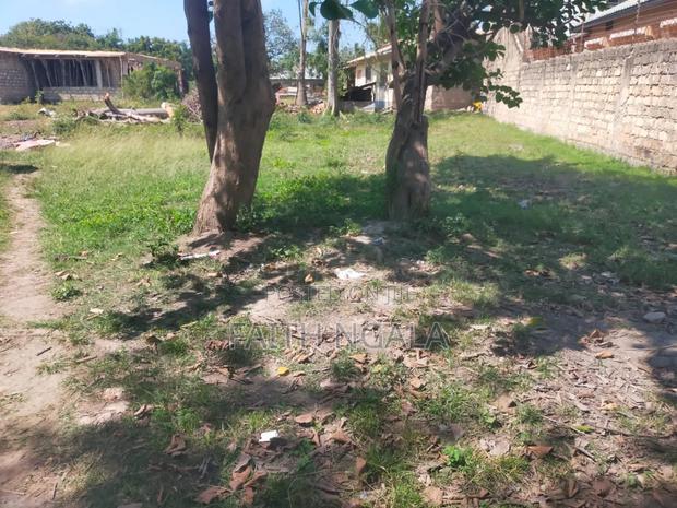 50by100 Plot in JCC Area Bamburi With Freehold Title at 3.2m