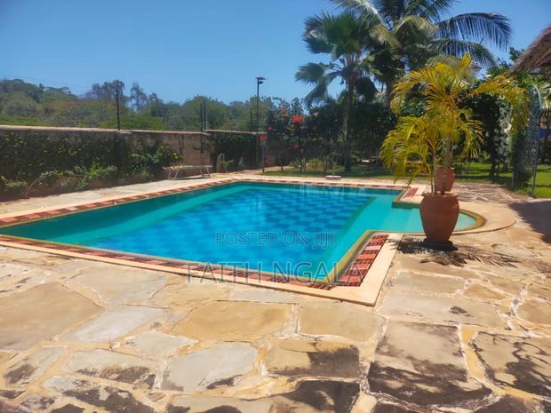 6bdrm House in Nyali Area for sale