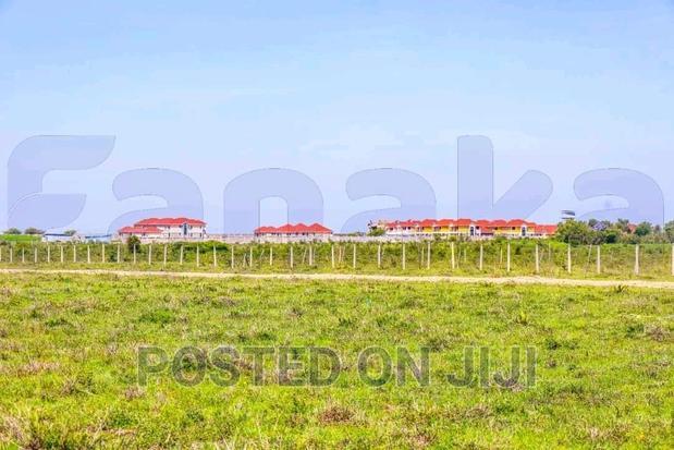 300 Meters From Tarmac Plots in Koma Mw^