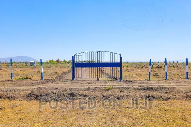 Plots Along the Eastern Bypass^ Cm