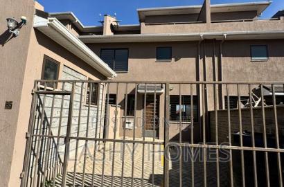 5bdrm Apartment in Syokimau, Gateway Mall Area for sale