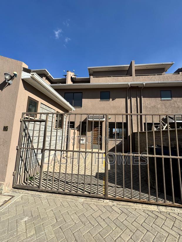 5bdrm Apartment in Syokimau, Gateway Mall Area for sale