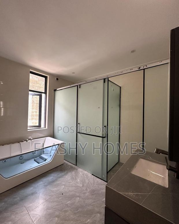 5bdrm Villa in Valley Arcade for sale