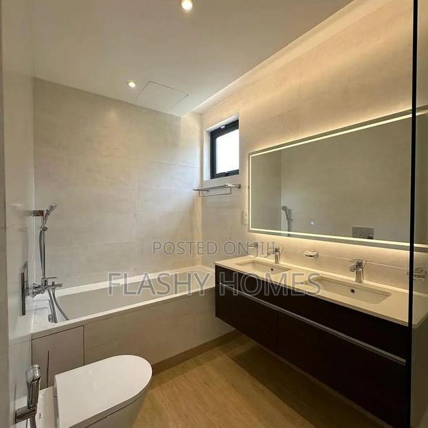5bdrm Villa in Kyuna Estate for sale