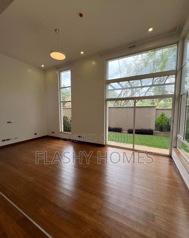 4bdrm Villa in Valley Arcade for sale