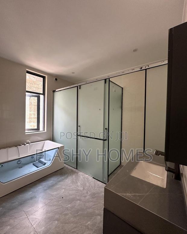 5bdrm Villa in Valley Arcade for sale