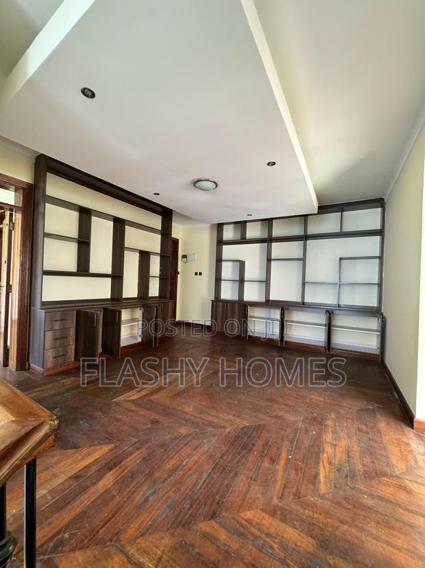 5bdrm Townhouse/Terrace in Lavington, Maziwa for sale
