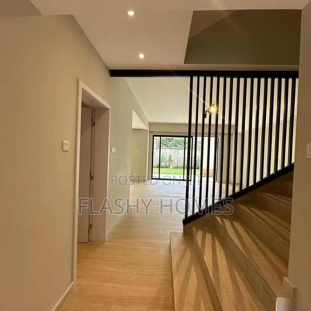 5bdrm Villa in Kyuna Estate for sale