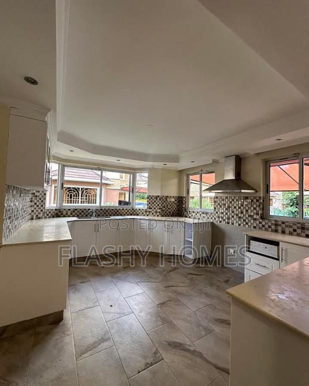 5bdrm Townhouse/Terrace in Lavington, Muthangari for sale