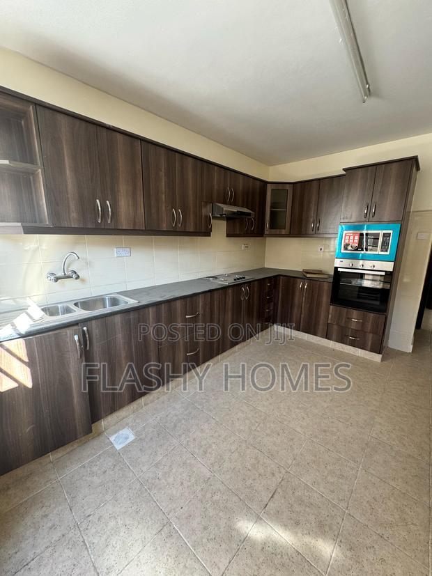 5bdrm Apartment in Syokimau, Gateway Mall Area for sale