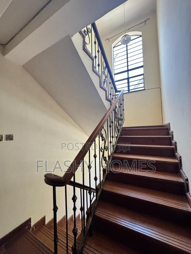 5bdrm Townhouse/Terrace in Lavington, Maziwa for sale