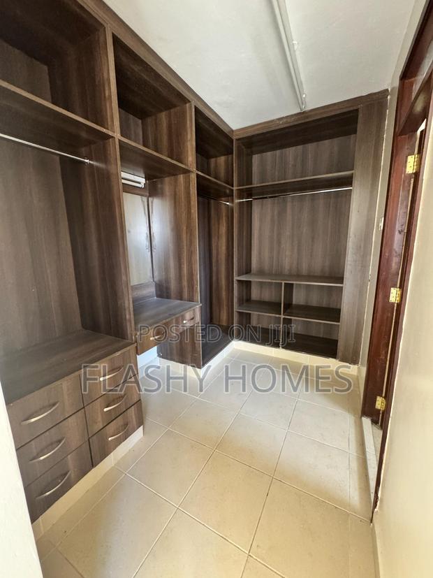5bdrm Apartment in Syokimau, Gateway Mall Area for sale