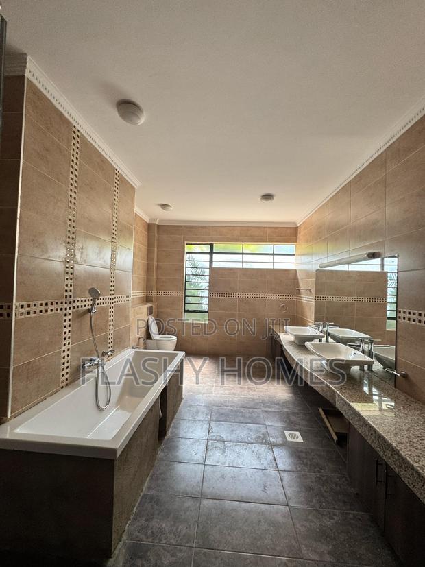 5bdrm Townhouse/Terrace in Lavington, Maziwa for sale