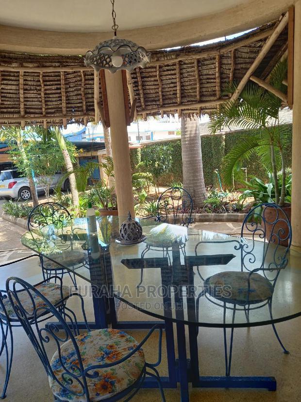 For Sale 6 Bedrooms Villa Nyali