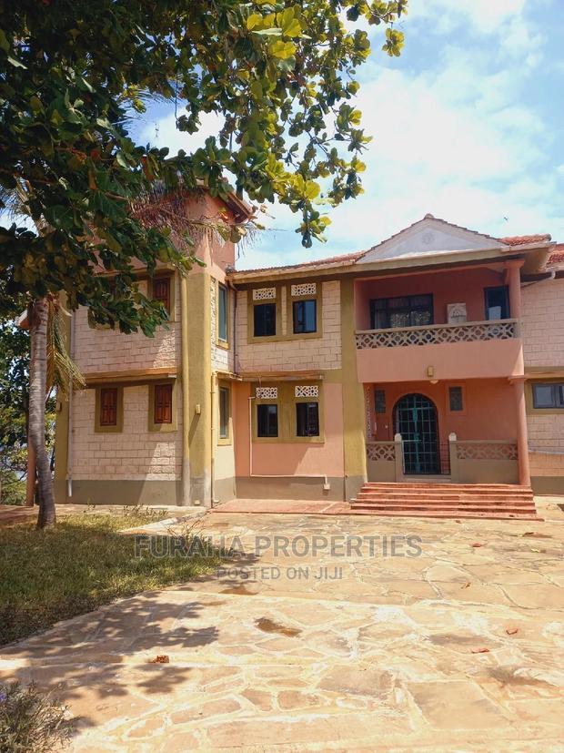 4bdrm Mansion in Kikambala for sale