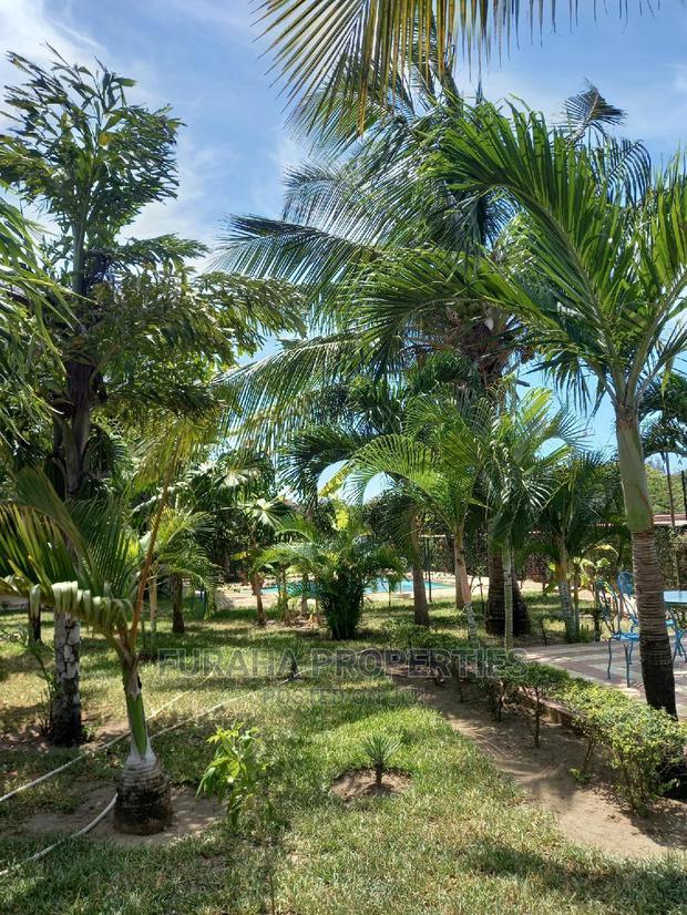 For Sale 6 Bedrooms Villa Nyali