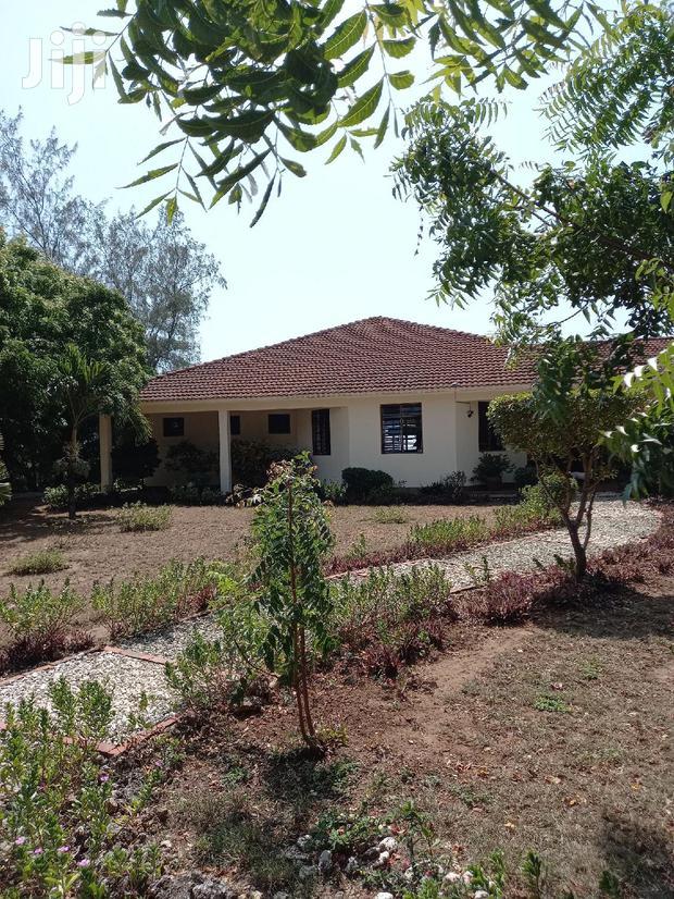 For Sale 4 Bedrooms Bungalow Beach Villa