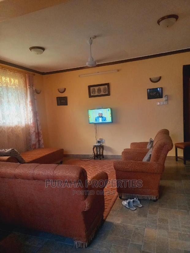 8bdrm Maisonette in Utange for sale