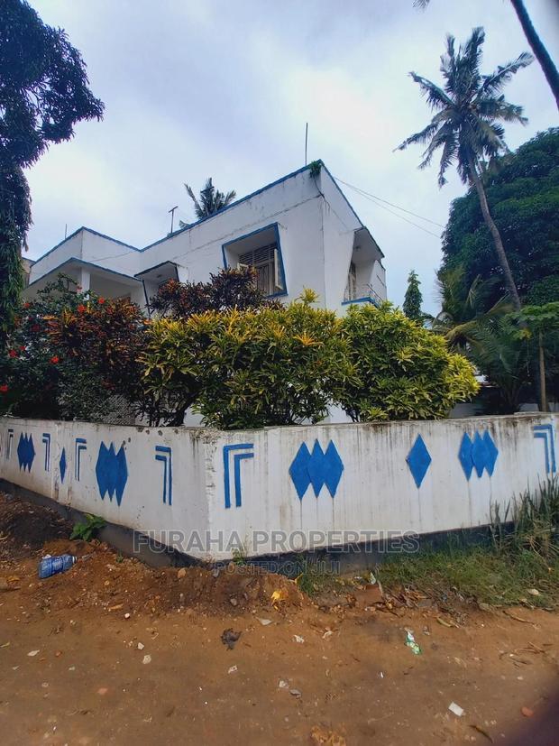 5bdrm House in Tudor for Sale